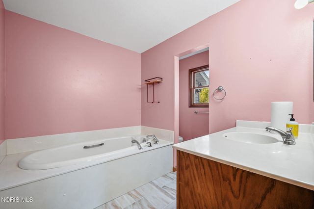 8330 Monclova Road, Monclova, OH 43542