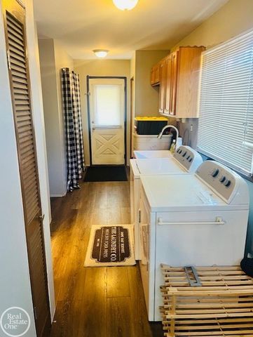 606 N 6th Street, St Clair, MI 48079