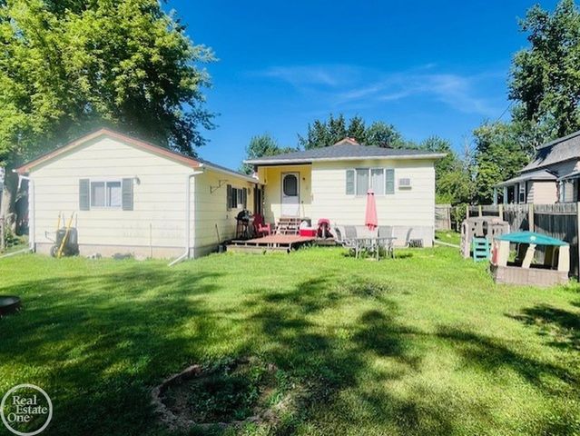 606 N 6th Street, St Clair, MI 48079