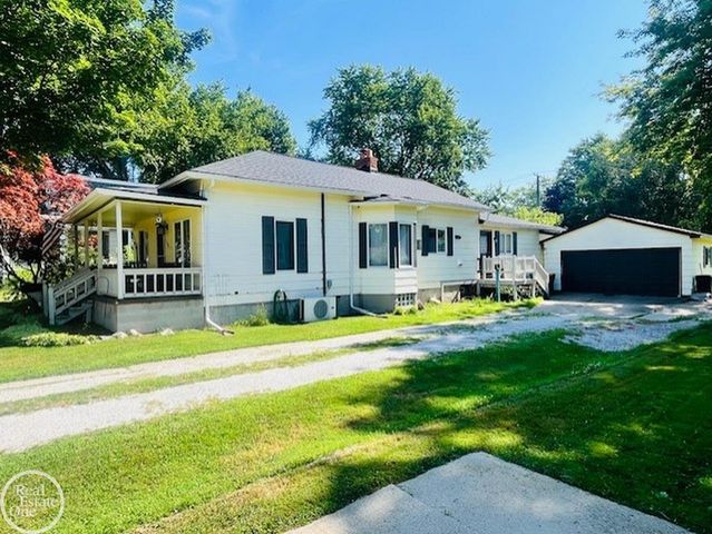 606 N 6th Street, St Clair, MI 48079