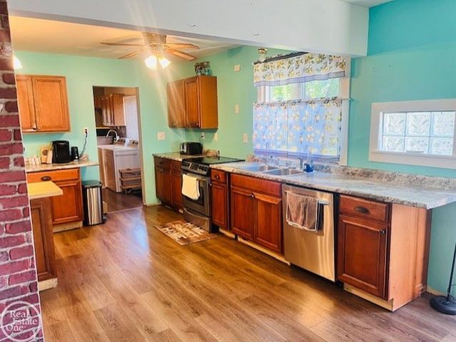 606 N 6th Street, St Clair, MI 48079