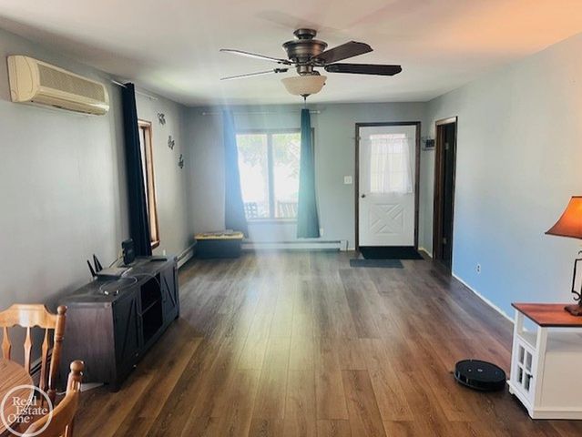 606 N 6th Street, St Clair, MI 48079