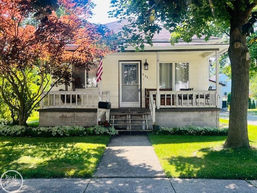 606 N 6th Street, St Clair, MI 48079