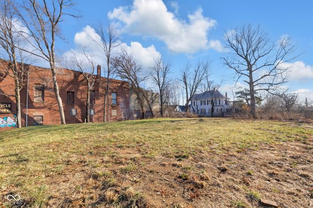 2225 E 10th Street, Indianapolis, IN 46201