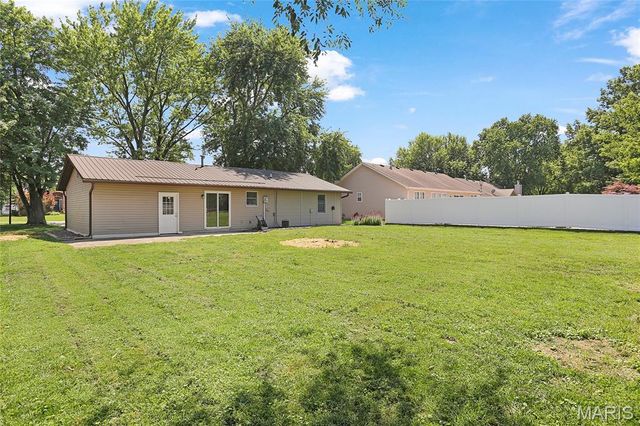 1054 Catalina Drive, Edwardsville, IL 62025