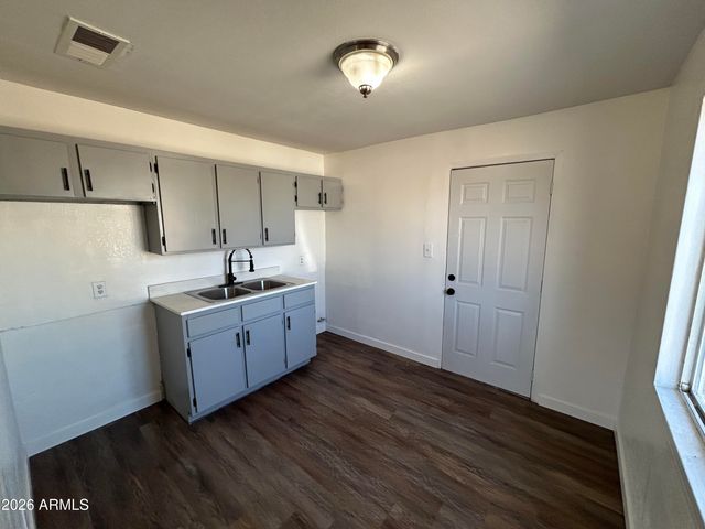 833 E Marguerite Avenue, Phoenix, AZ 85040