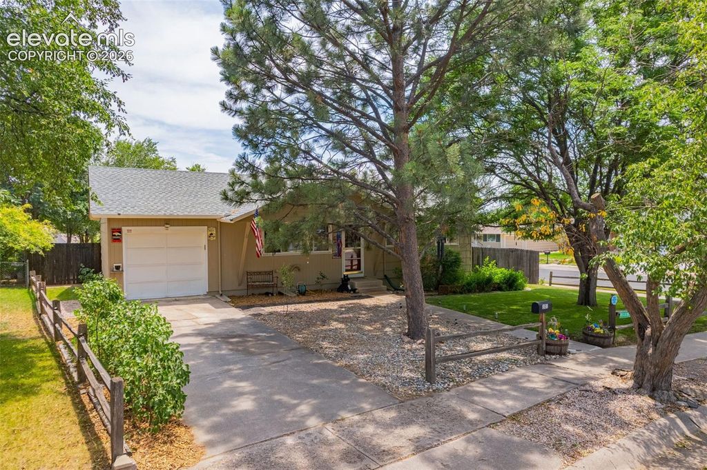 101 Trump Avenue, Colorado Springs, CO 80909 — exterior