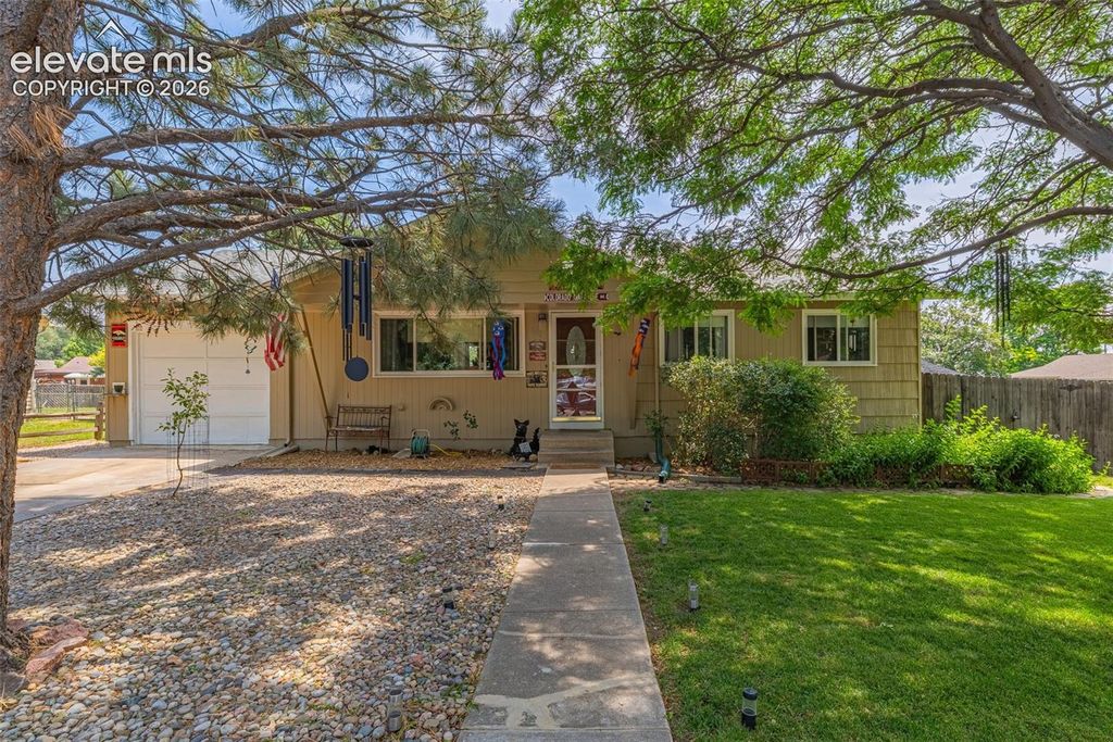 101 Trump Avenue, Colorado Springs, CO 80909 — photo 2