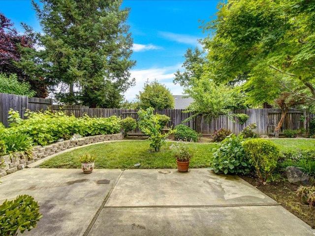 141 Winterstein Dr, Folsom, CA 95630