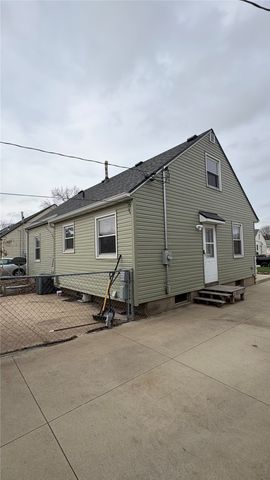 1421 9th St Nw, Cedar Rapids, IA 52405