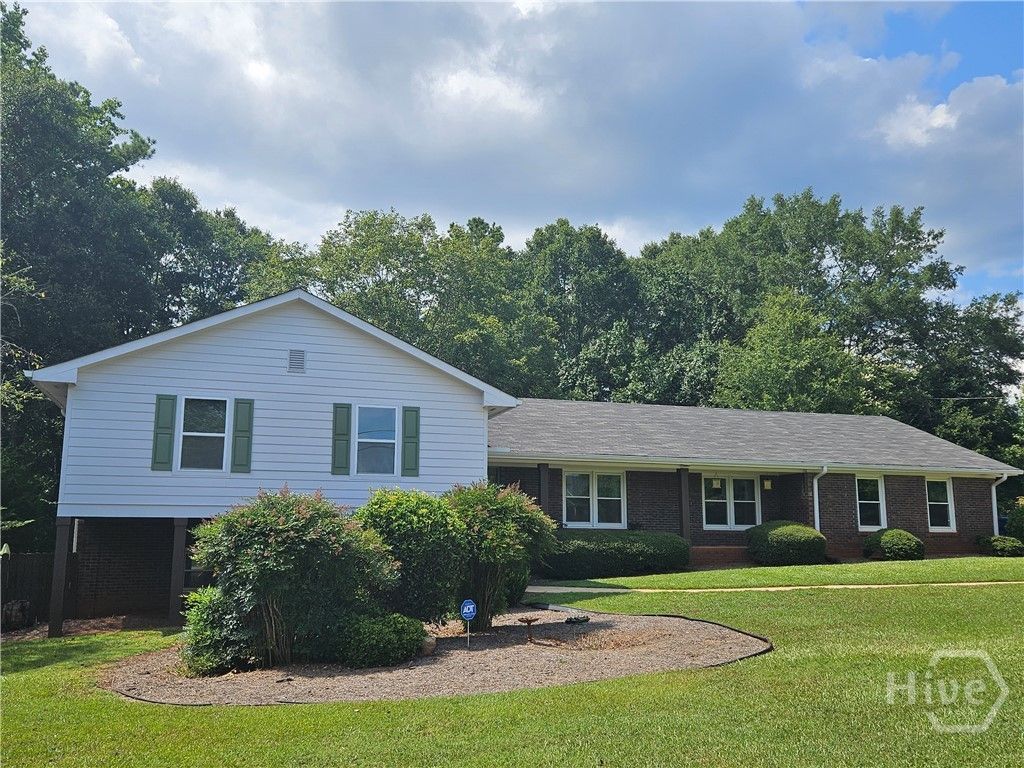 Image 1 of property listing at 160 Edgewood Drive, Athens, GA 30606
