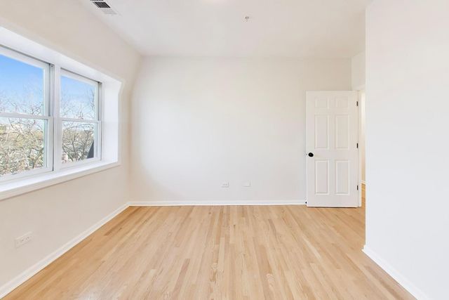 1688 Green Bay Road 404, Highland Park, IL 60035