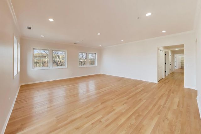 1688 Green Bay Road 404, Highland Park, IL 60035