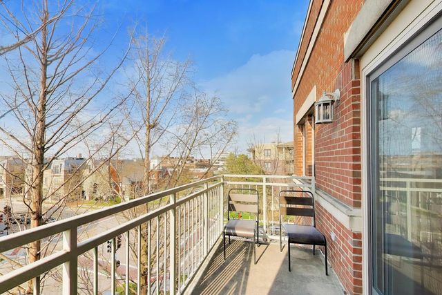 1688 Green Bay Road 404, Highland Park, IL 60035