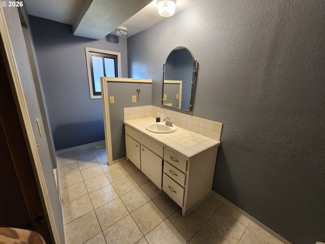 41214 Matt Kampy Rd, Seaside, OR 97138
