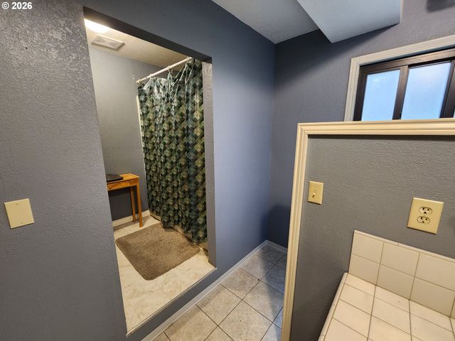 41214 Matt Kampy Rd, Seaside, OR 97138