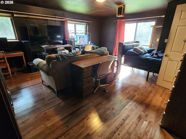 41214 Matt Kampy Rd, Seaside, OR 97138