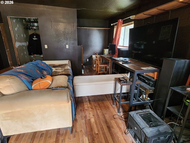 41214 Matt Kampy Rd, Seaside, OR 97138