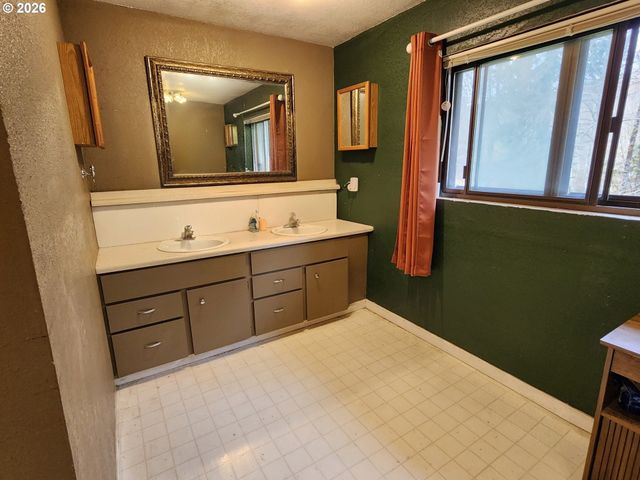 41214 Matt Kampy Rd, Seaside, OR 97138
