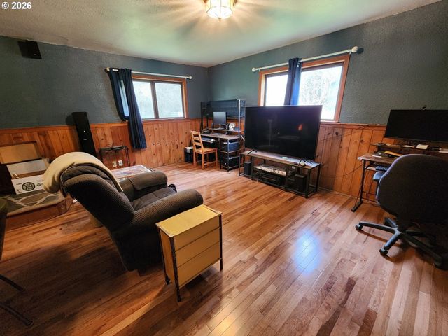 41214 Matt Kampy Rd, Seaside, OR 97138