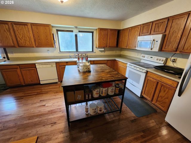 41214 Matt Kampy Rd, Seaside, OR 97138
