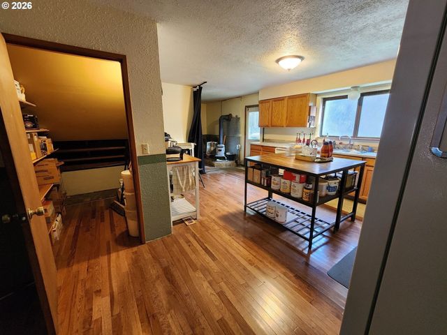 41214 Matt Kampy Rd, Seaside, OR 97138