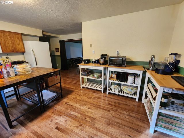 41214 Matt Kampy Rd, Seaside, OR 97138