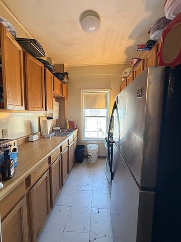 582 Cambridge St, Fall River, MA 02721