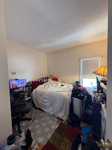 582 Cambridge St, Fall River, MA 02721