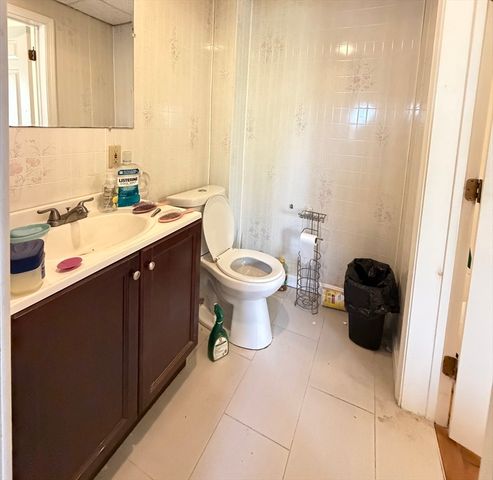 582 Cambridge St, Fall River, MA 02721