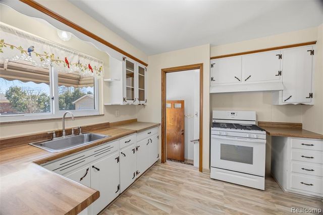 24411 Princeton Street, Dearborn, MI 48124