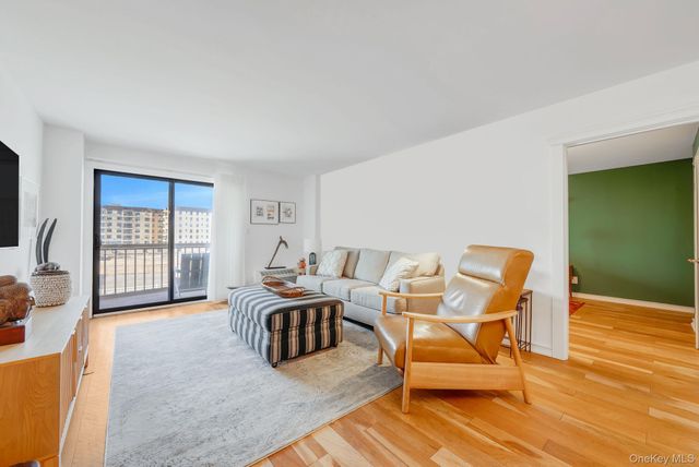 360 Shore Road 3H, Long Beach, NY 11561