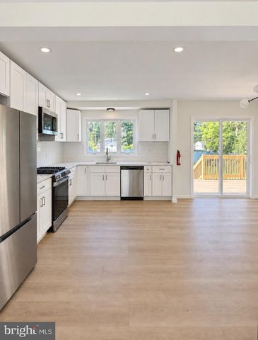 412 NEW JERSEY RD, Browns Mills, NJ 08015