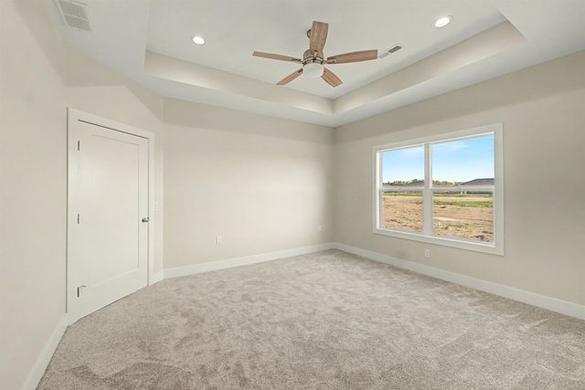 1202 Vista Sur Dr, Salina, KS 67401