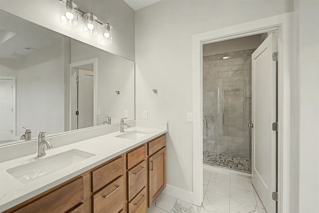 1202 Vista Sur Dr, Salina, KS 67401