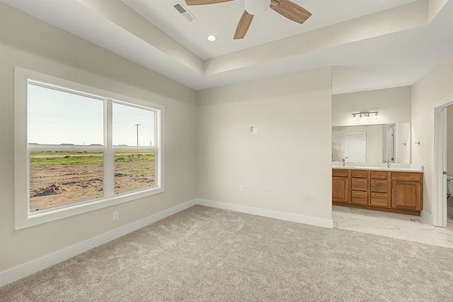 1202 Vista Sur Dr, Salina, KS 67401