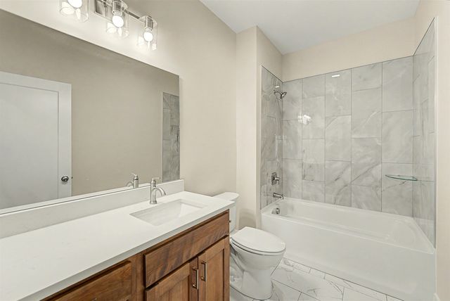 1202 Vista Sur Dr, Salina, KS 67401
