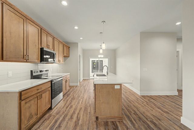 1202 Vista Sur Dr, Salina, KS 67401