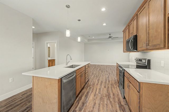 1202 Vista Sur Dr, Salina, KS 67401