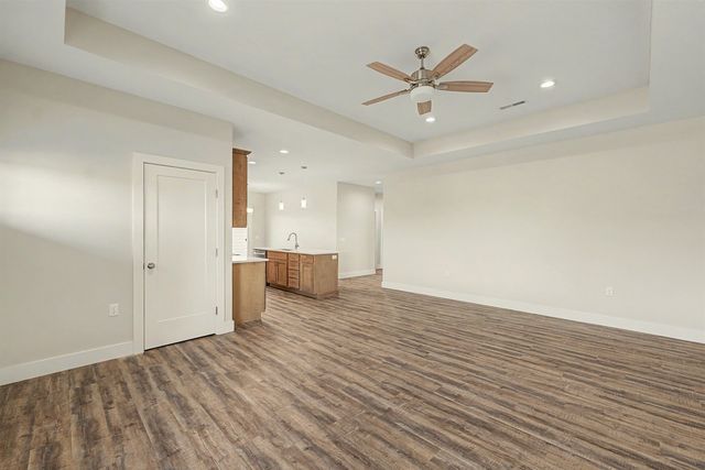 1202 Vista Sur Dr, Salina, KS 67401