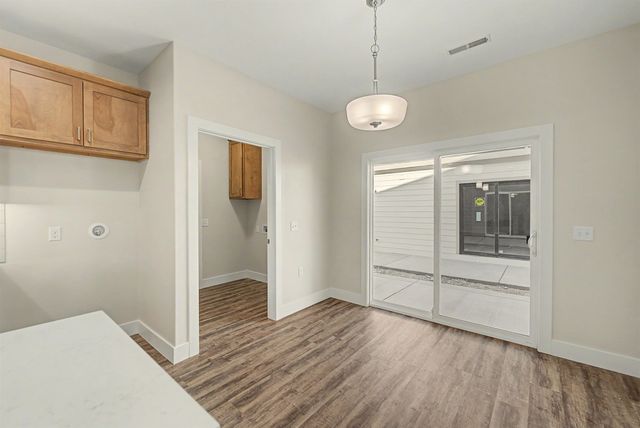 1202 Vista Sur Dr, Salina, KS 67401