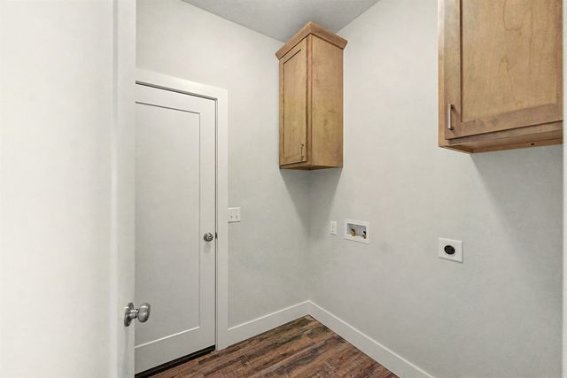 1202 Vista Sur Dr, Salina, KS 67401