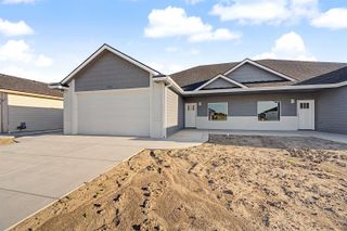 1202 Vista Sur Dr, Salina, KS 67401
