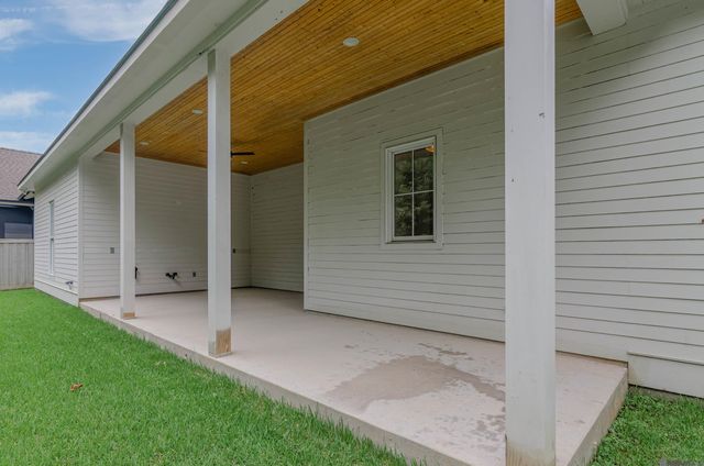 2736 Pointe-marie Dr, Baton Rouge, LA 70820