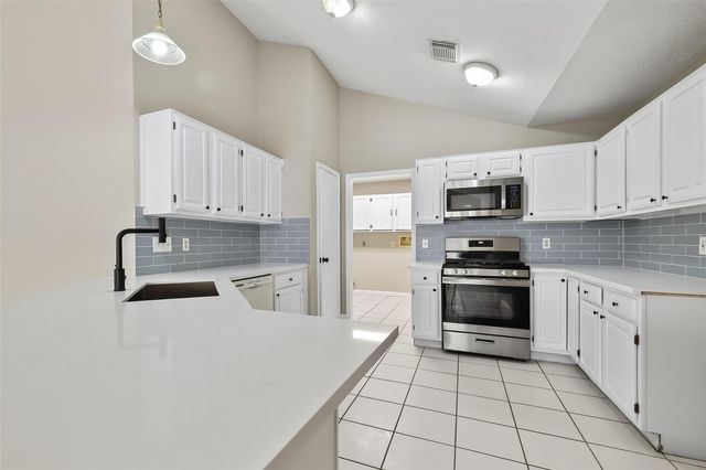 2238 Sentinal Oaks Street, Sugar Land, TX 77478