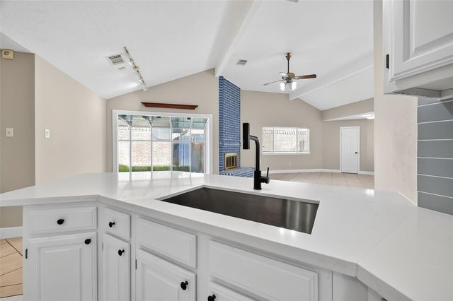 2238 Sentinal Oaks Street, Sugar Land, TX 77478