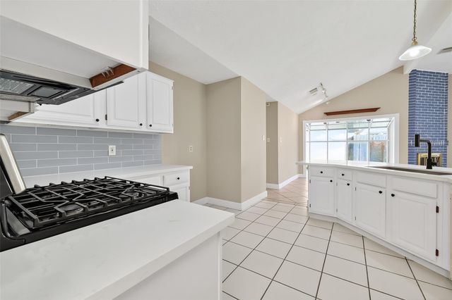 2238 Sentinal Oaks Street, Sugar Land, TX 77478