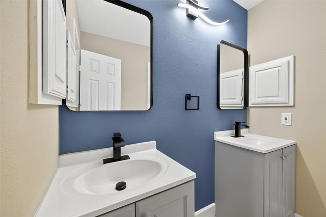 2238 Sentinal Oaks Street, Sugar Land, TX 77478