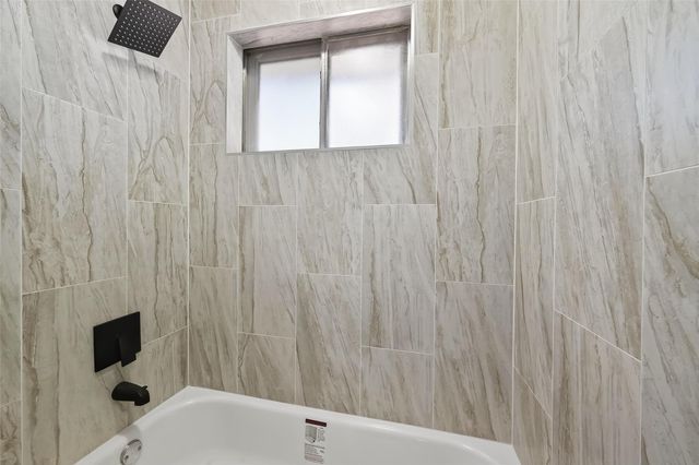 2238 Sentinal Oaks Street, Sugar Land, TX 77478