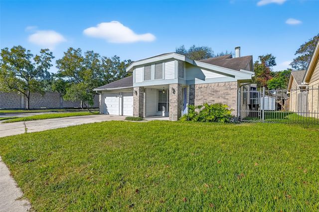 2238 Sentinal Oaks Street, Sugar Land, TX 77478